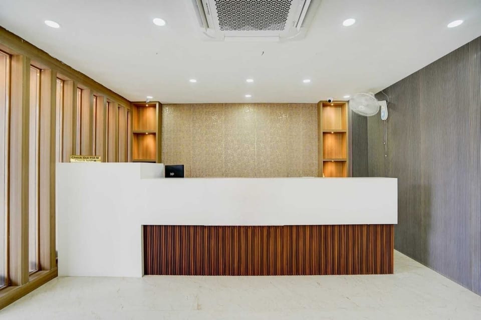 Entrance / Reception