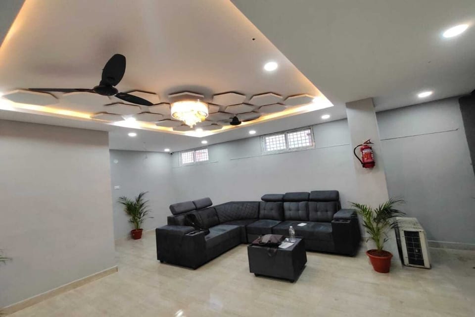 Entrance / Reception