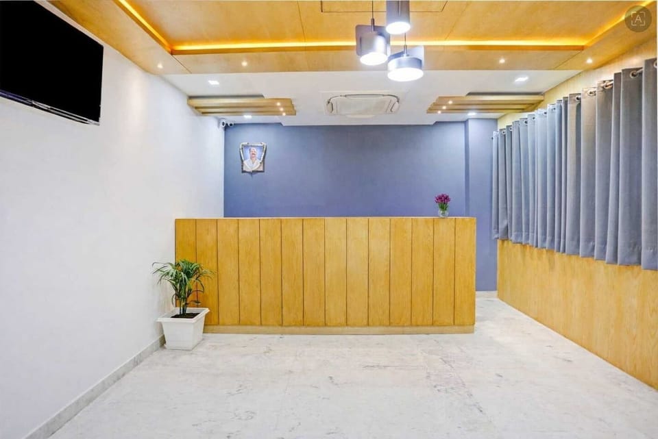 Entrance / Reception