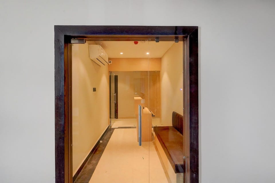Entrance / Reception