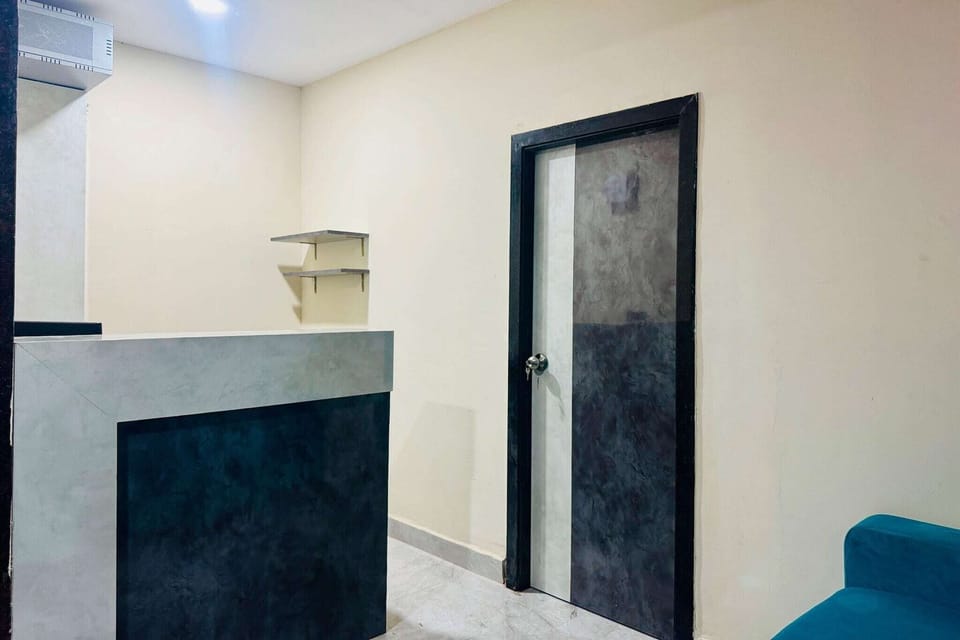 Entrance / Reception