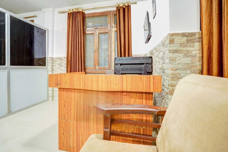 Entrance / Reception