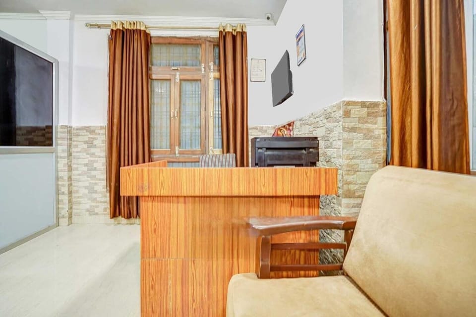 Entrance / Reception