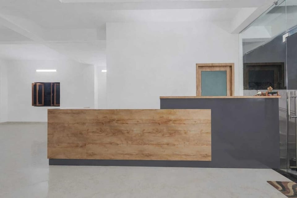 Entrance / Reception