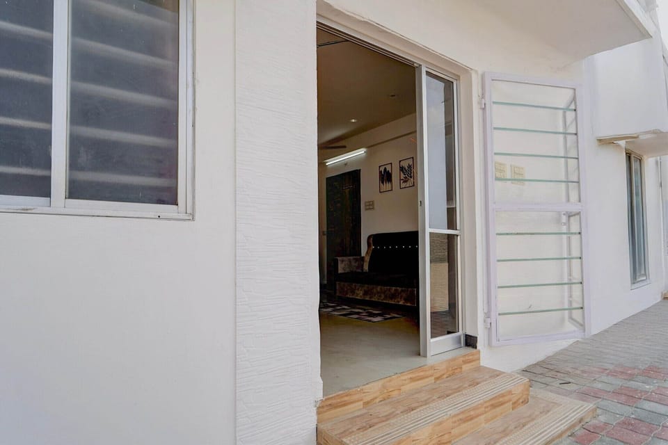 Entrance / Reception