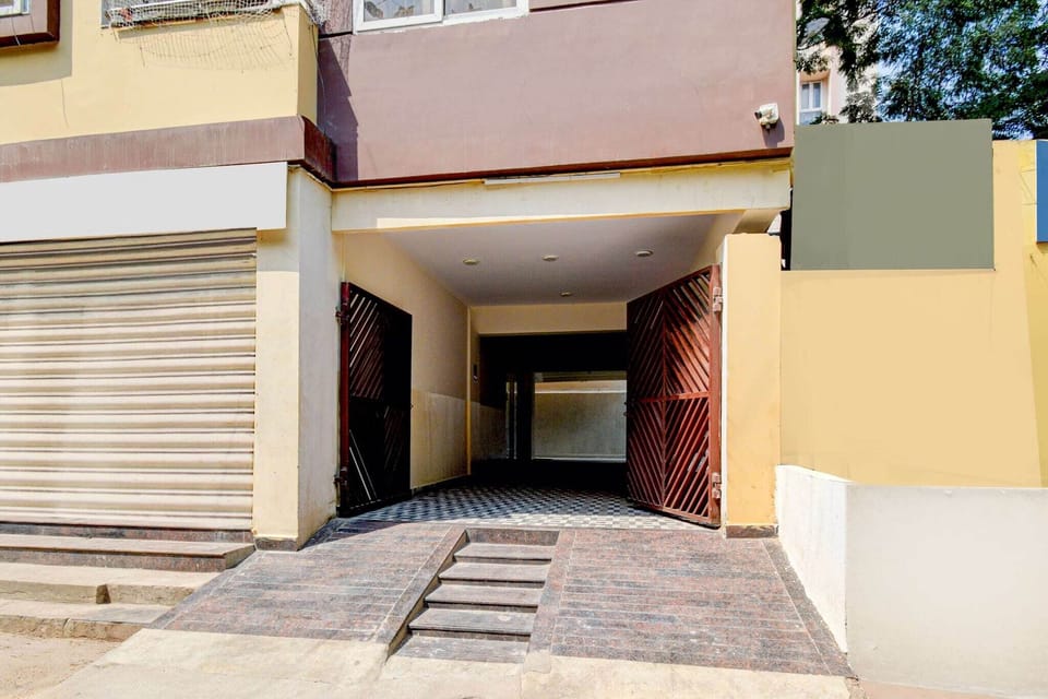 Entrance / Reception