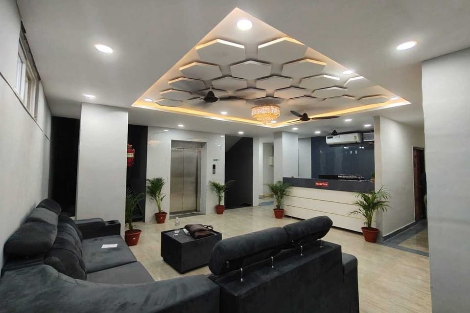 Entrance / Reception