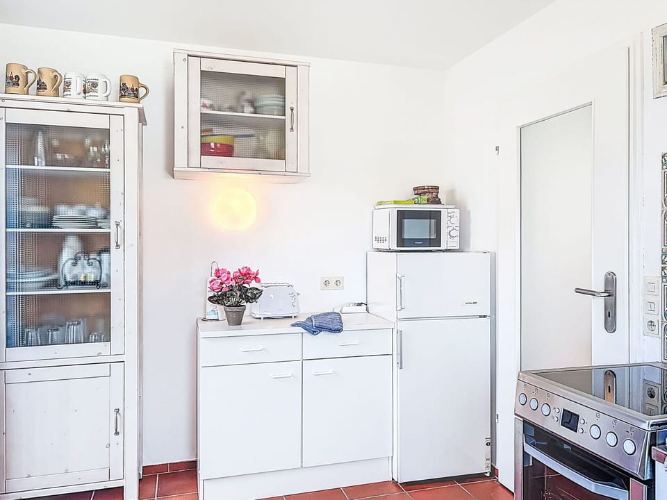 Kitchen Appliance, Kitchen, Cabinetry, Furniture, Major Appliance, Countertop, Interior Design, Flooring, Cupboard, Home Appliance