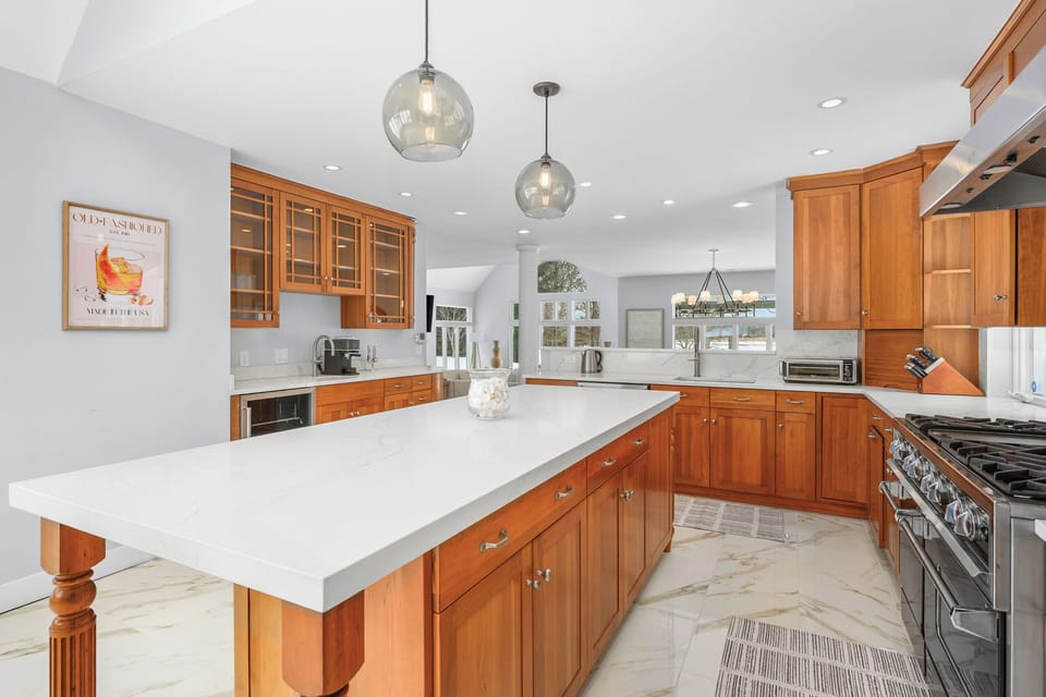 Large center Island to Enjoy Quick Meals or Morning Coffee