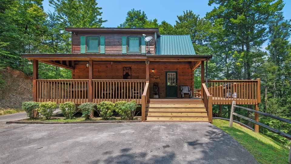 at hooked on bears a 2 bedroom cabin rental located in pigeon forge