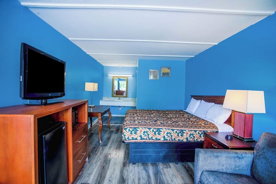 Stretch out with extra space, TV comfort, and easy mornings.
