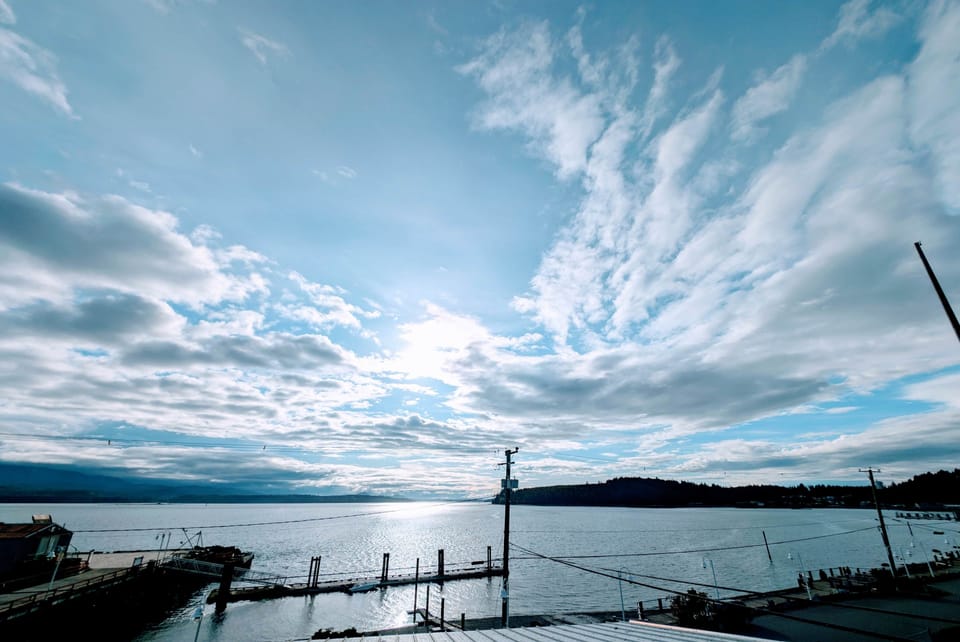 Stunning Panoramic Views of the Bay. Enjoy your coffee in the mornings on this private balcony.