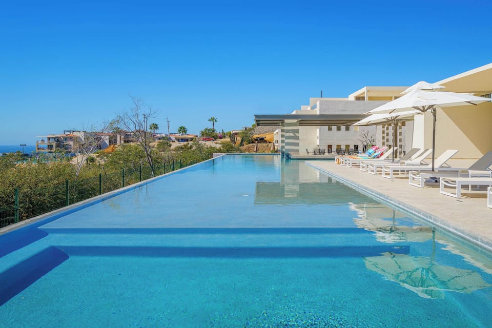Clubhouse Infinity Pool