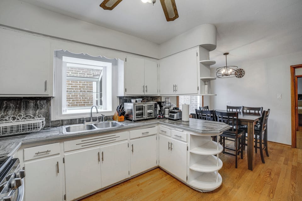 Kitchen | Main Level