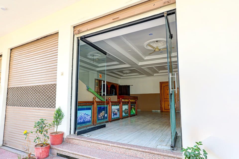 Entrance / Reception