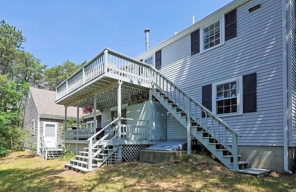 House has an upper and a lower deck