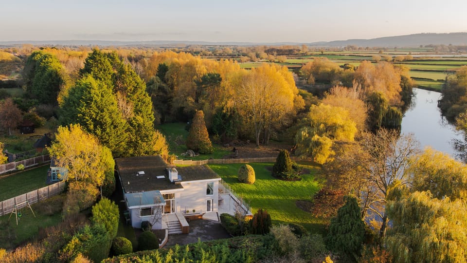 Resting in a quiet village near Evesham, the house sits alongside the River Avon.