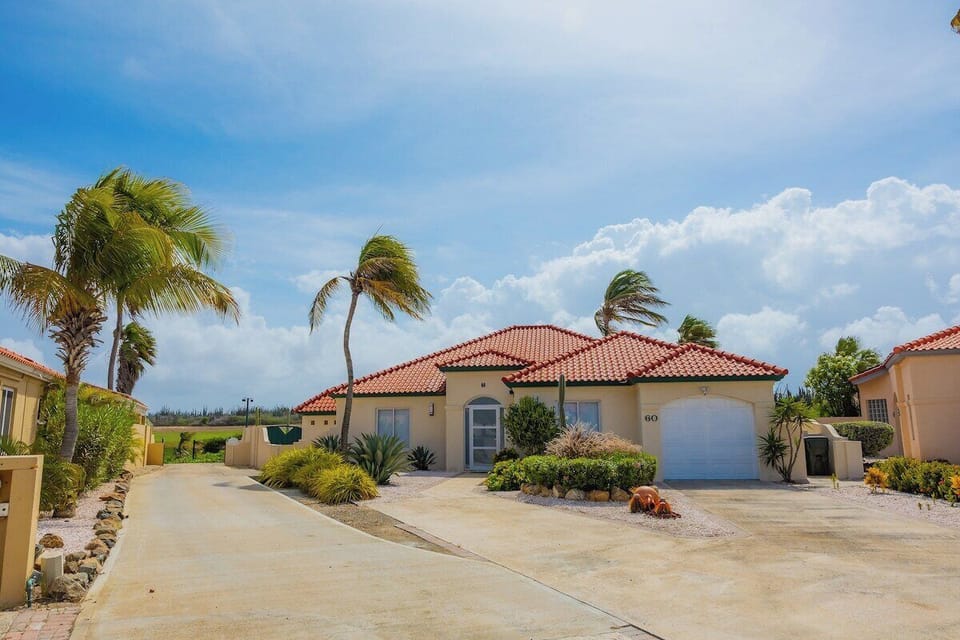 Luxury 3BR Villa Private Pool & Jacuzzi Golf View (275)