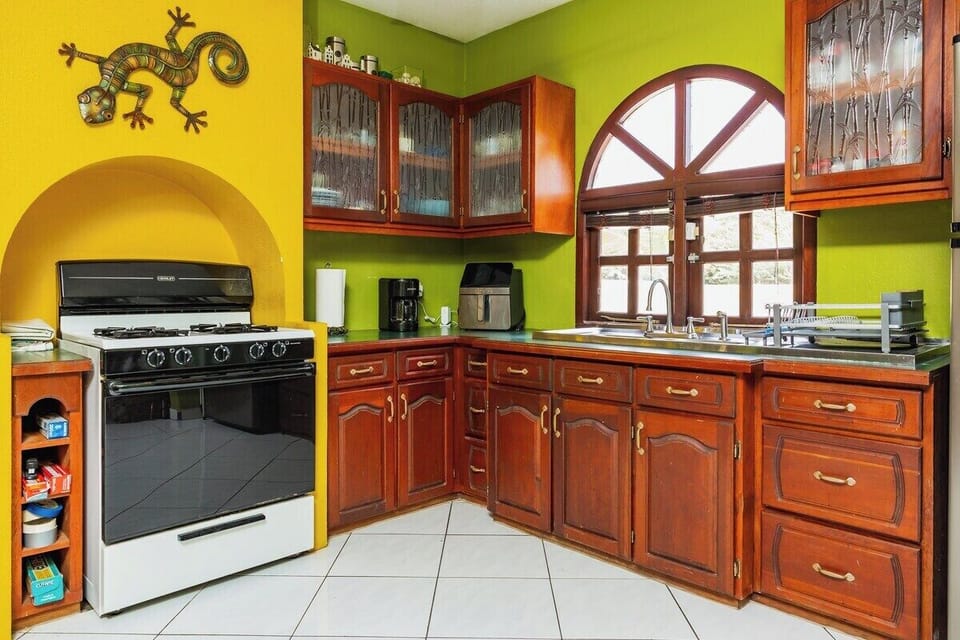 Private Pool Lush Garden & 2BR Oasis in Aruba (393)