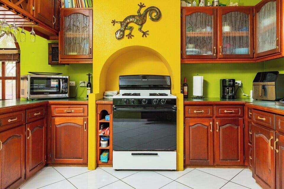 Private Pool Lush Garden & 2BR Oasis in Aruba (392)