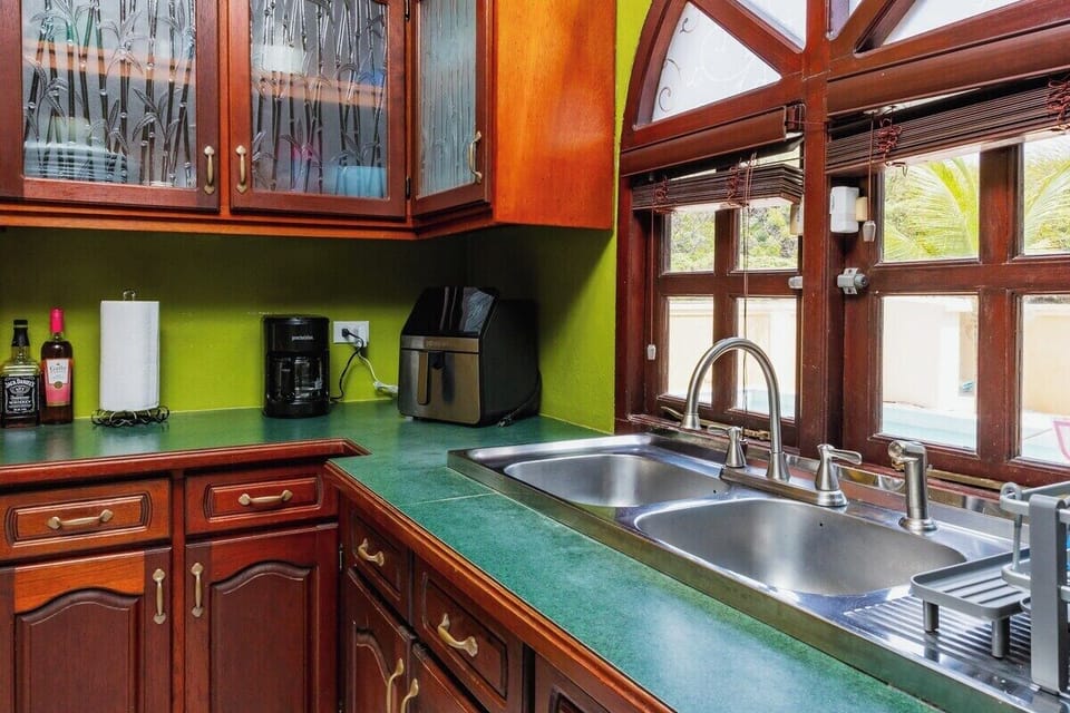 Private Pool Lush Garden & 2BR Oasis in Aruba (394)