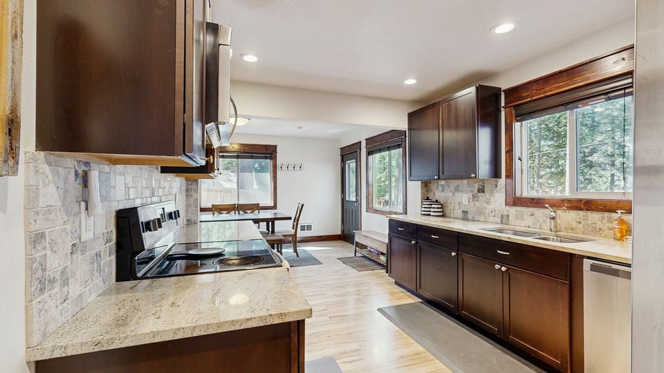 Kitchen (dining area beyond)
