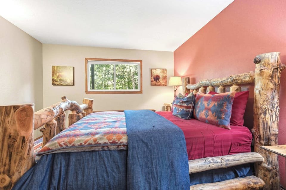 Main floor bedroom (queen bed)