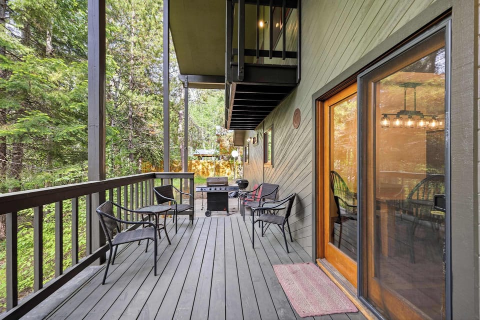 Back deck off of kitchen and dining area with BBQ