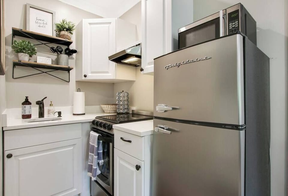 Perfect kitchenette so you don't have to eat out for every meal.