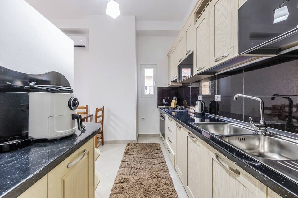 Fully-equipped kitchen