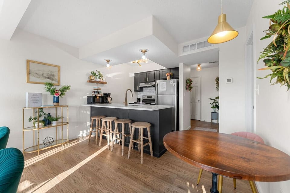 Kitchen/Dining Area