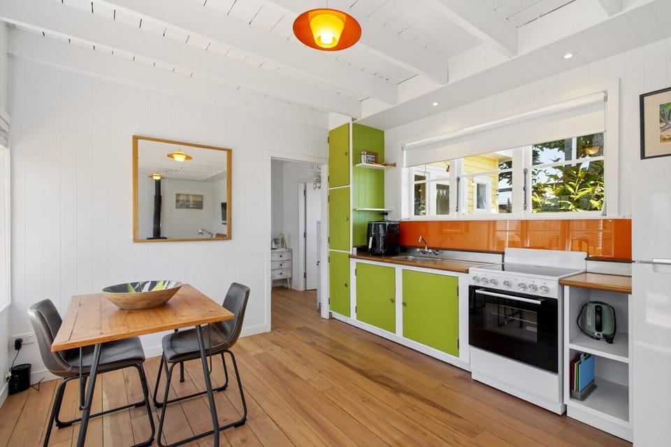 Kitchen & Dining