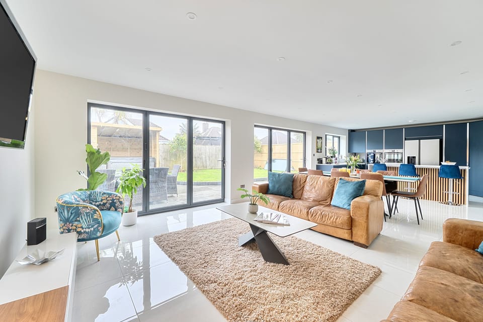 Casa Honeybourne, Southbourne: Enjoy the delightful open-plan living area
