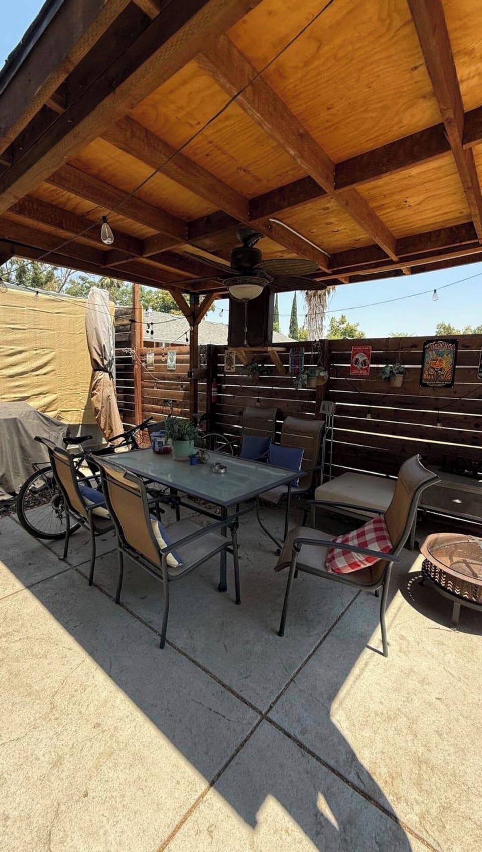 Outdoor dining