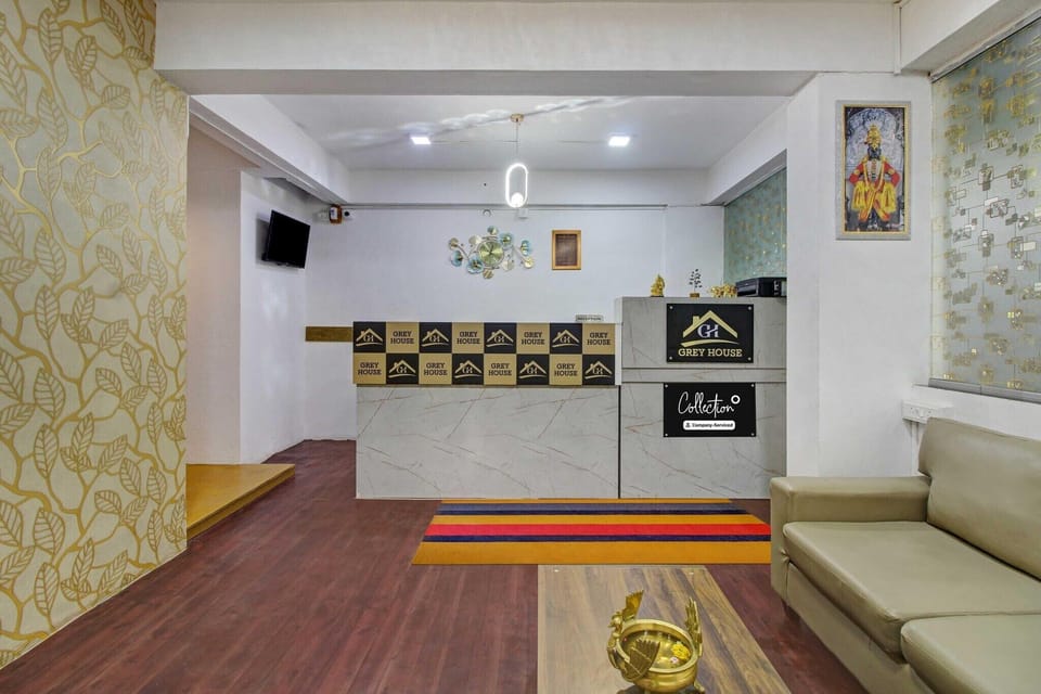 Entrance / Reception