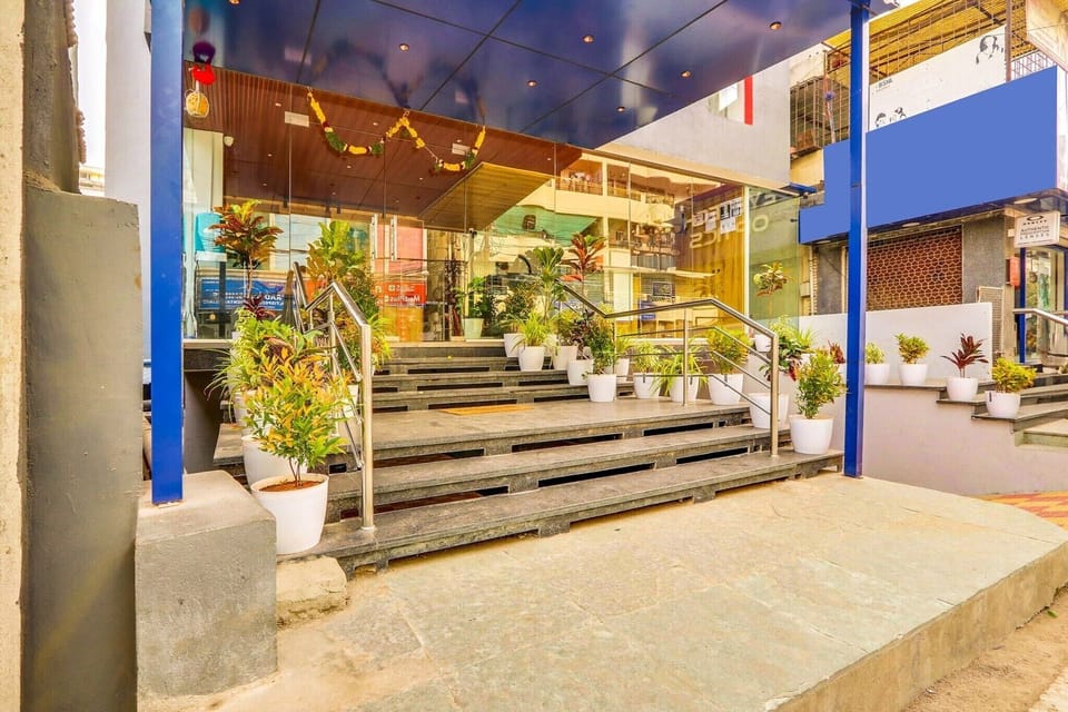 Entrance / Reception