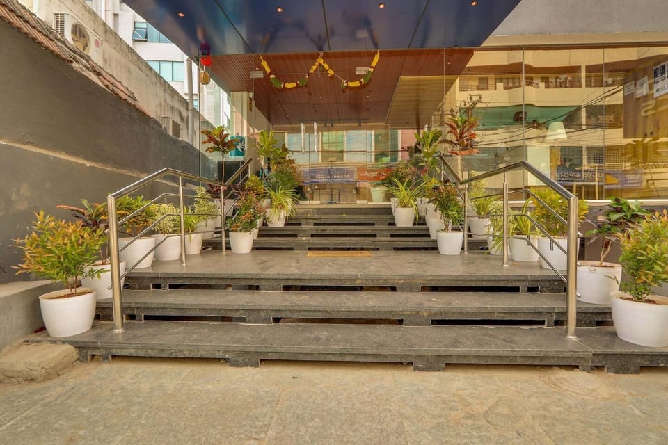 Entrance / Reception