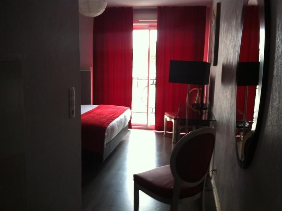 Enter and feel the calm flow toward the sunlit balcony.