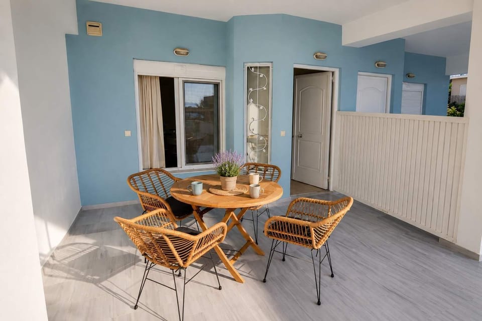 Private Front Terrace with Sea View – Outdoor Dining Just Steps from the Beach