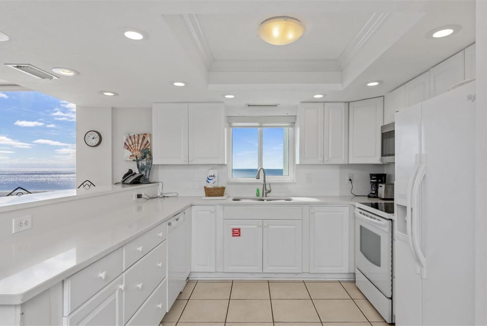 Cook with ocean breezes flowing through your bright, fully-equipped kitchen while gazing at endless sea views through the window.