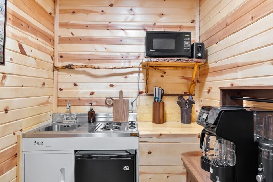 Kitchenette essentials and breakfast-ready setup at Black Hills Bungalows, a convenient cabin stay near Rapid City, Mount Rushmore, and the Black Hills, South Dakota.