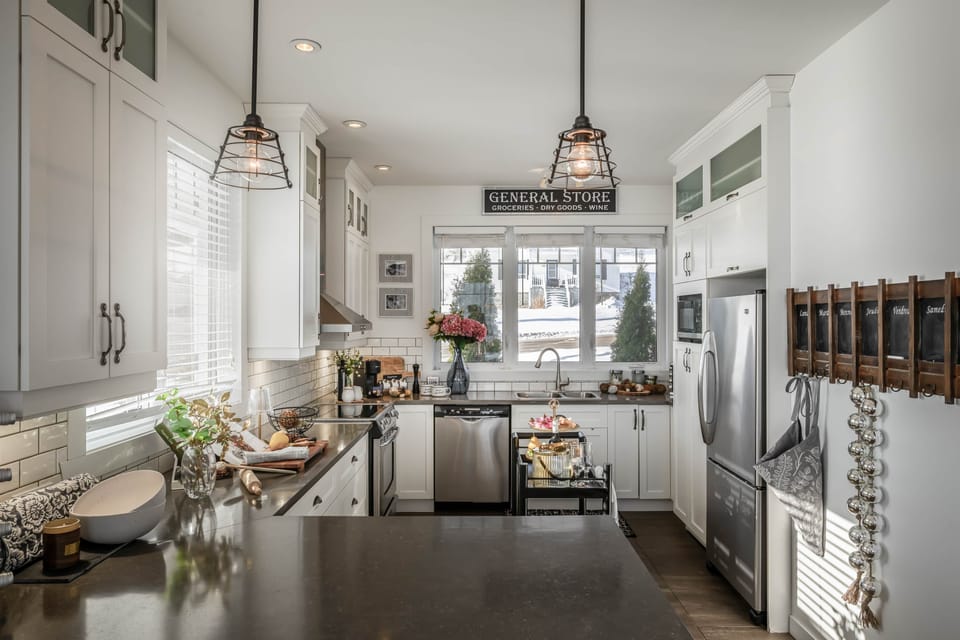 Kitchen and lunch counter