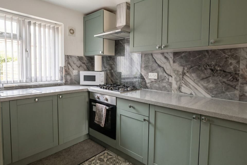 The gas hob, oven, and marble splashback give you everything needed to cook from scratch.