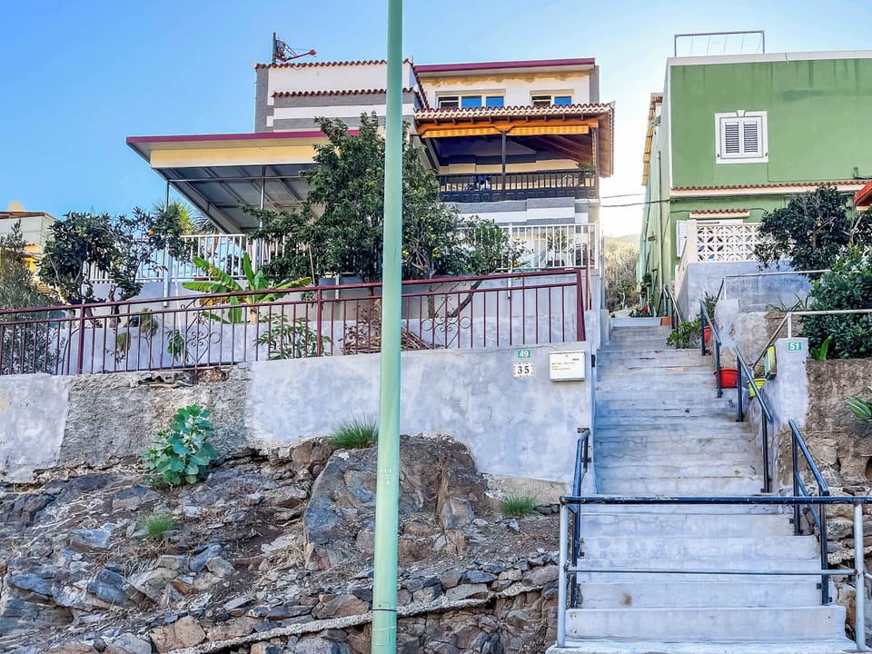 Access via steps, street parking available.