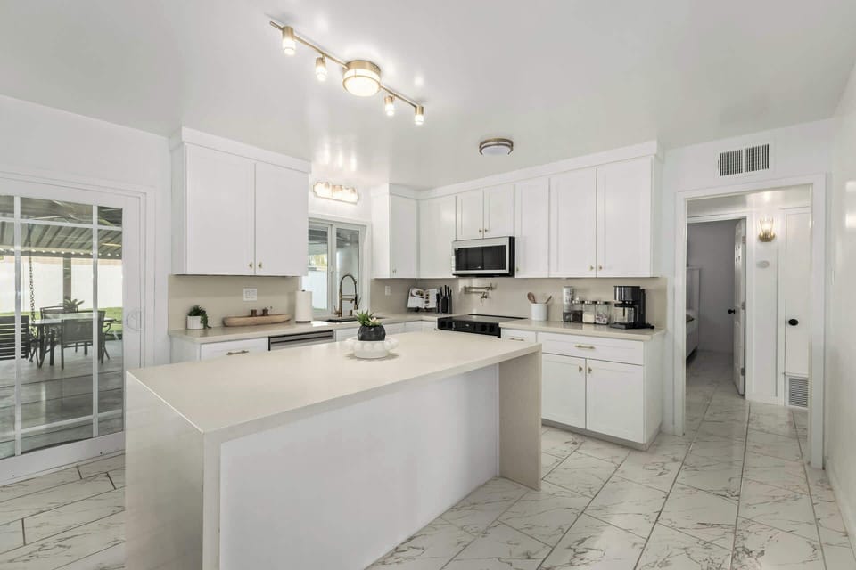 Fully equipped kitchen with modern appliances and everything you need to cook meals at home.