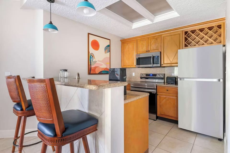 Start mornings with coffee at the sunny breakfast bar.