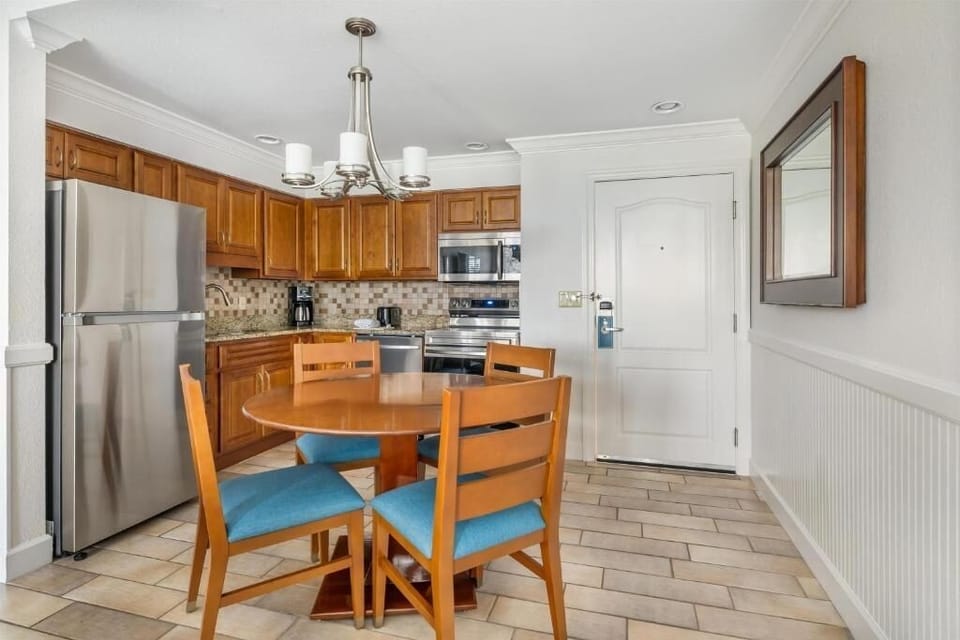Enjoy easy meals in the full kitchen with dining table.