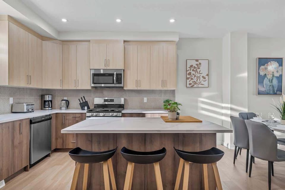 Fully equipped kitchen with everything you need for simple home cooked meals.