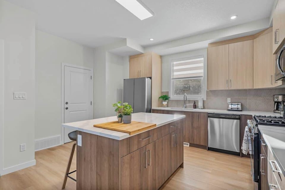 Fully equipped kitchen with everything you need for simple home cooked meals.