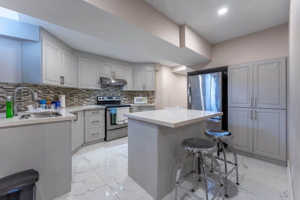 Fully equipped Kitchen with lots of storage